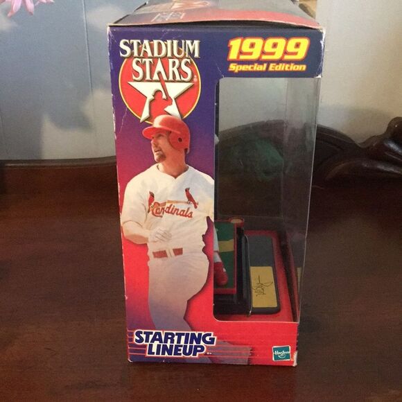 Mark McGwire Starting Lineup Figure 1999 - Picture 2 of 6